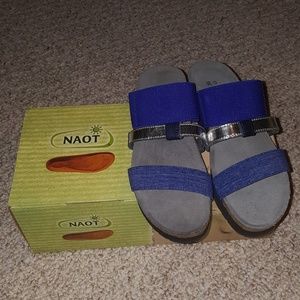 NEW Naot 'Brenda' blue sandal 5b